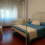 Tra Pirandello E Leopardi B&B