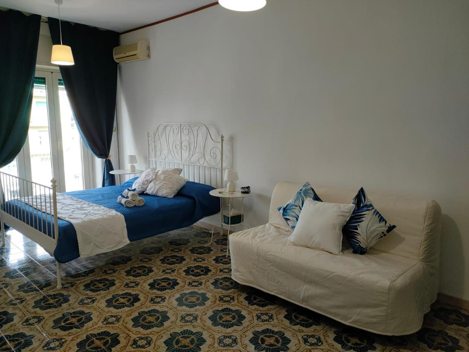 Tra Pirandello E Leopardi Bed & Breakfast Napoli