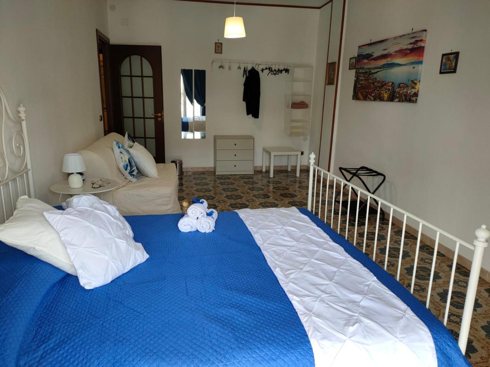 Bed & Breakfast Tra Pirandello E Leopardi Naples